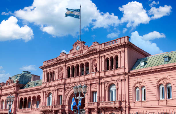 $Guide to obtaining Argentine Citizenship: on table
