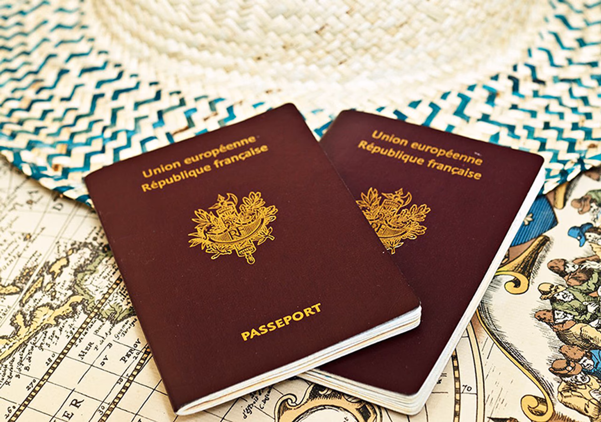 French Residence Permit and Grenada Citizenship in the Same Hands